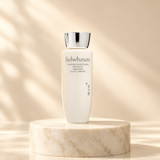 Sulwhasoo Lumiwise Brightening Emulsion 25 ml pe marmură ivory
