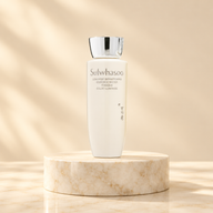 Sulwhasoo Lumiwise Brightening Essence Water 25 ml, prezentare pe marmură ivory