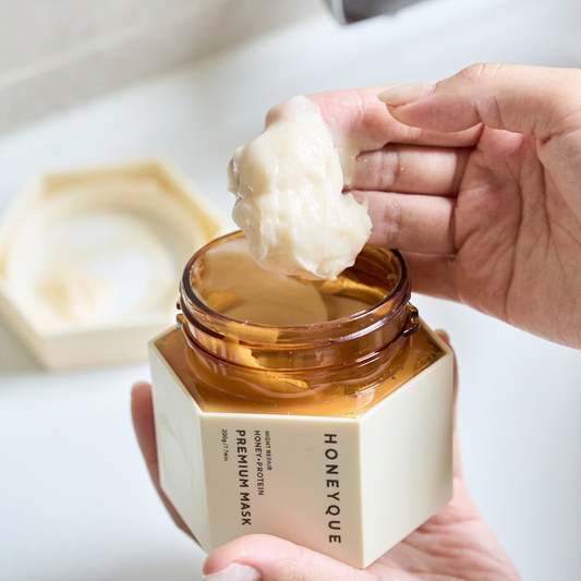 Textura măștii Honeyque Night Repair Premium Mask în recipientul deschis